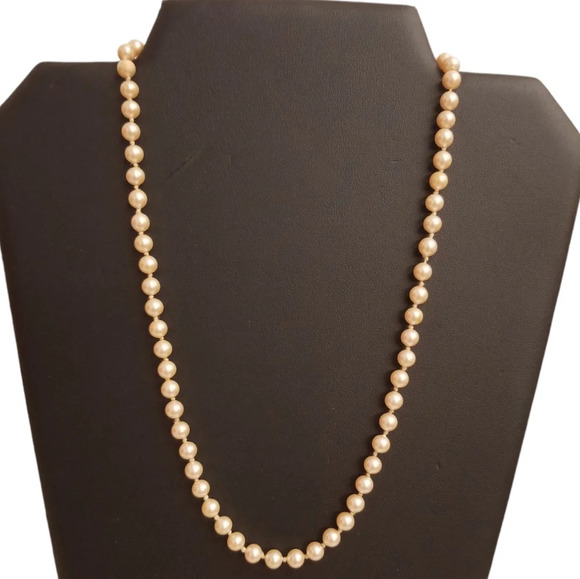 MONET 1980s VINTAGE CREAM COLORED FAUX PEARL NECKLACE - Picture 1 of 4